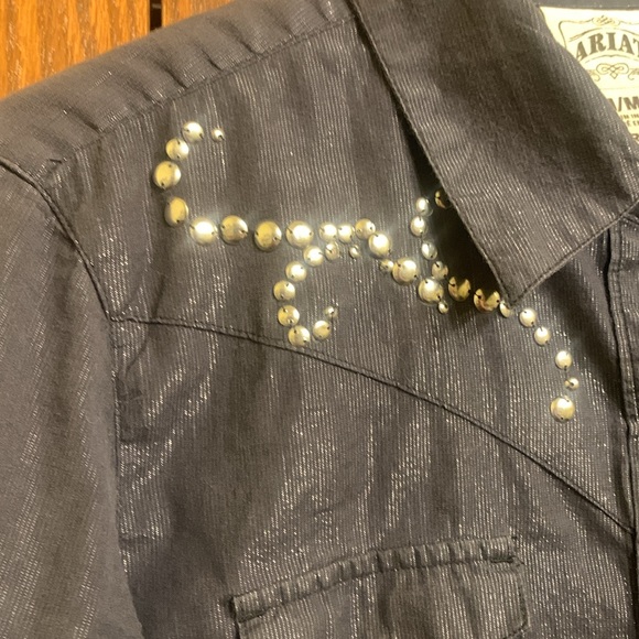Woman’s fitted ARIAT long sleeve detailed snap up shirt - Picture 4 of 6